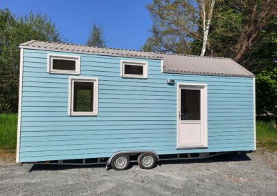 Tiny House Eingang Farbe Blau