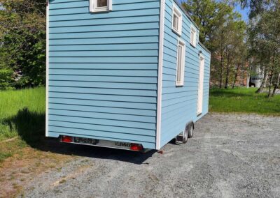 Tiny House Rückseite Farbe Blau