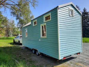 Tiny House auf Trailer Farbe Blau